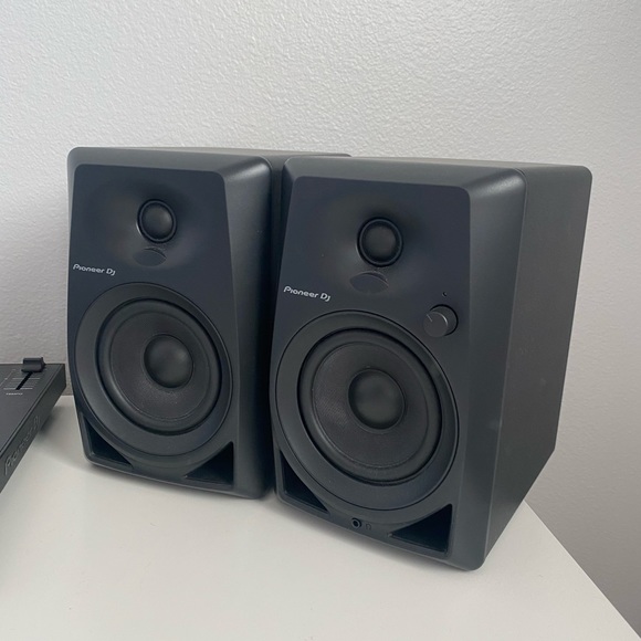 Pioneer DJ Turn Tables & Pioneer Speakers - Picture 6 of 6